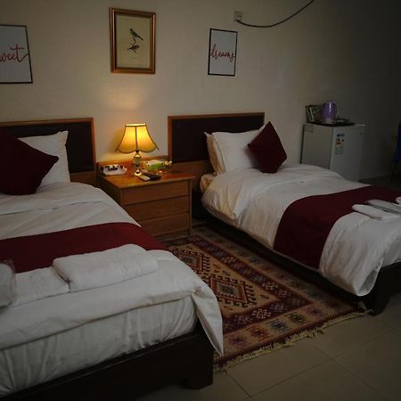 Petra Home Hotel Wadi Musa Exterior photo