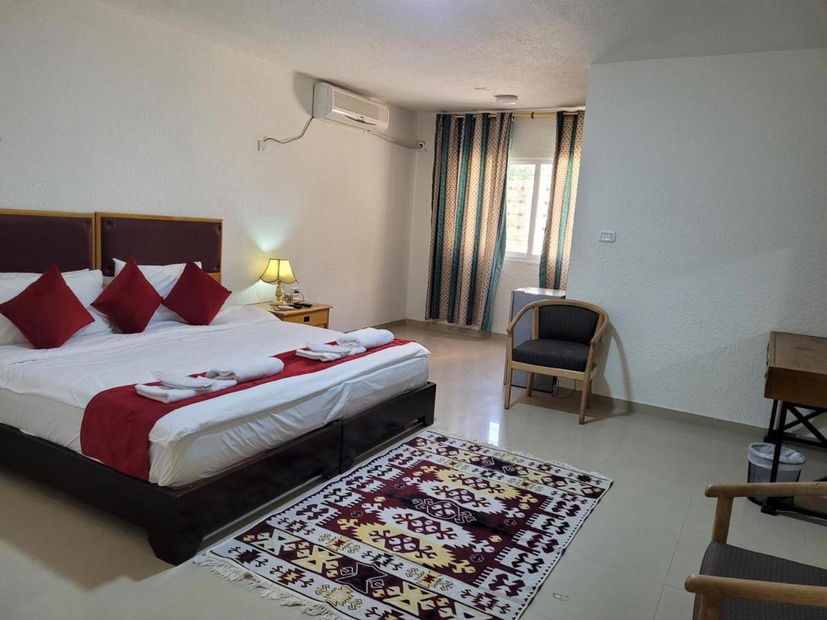 Petra Home Hotel Wadi Musa Exterior photo