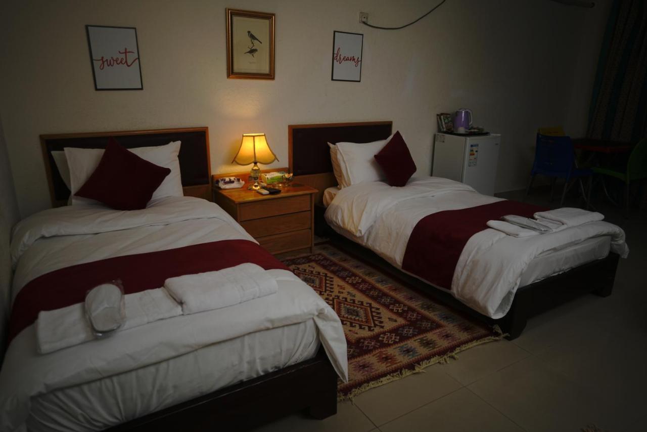 Petra Home Hotel Wadi Musa Exterior photo